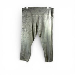 Lululemon Wunder Under Cropped in Gray Cracked Size 20